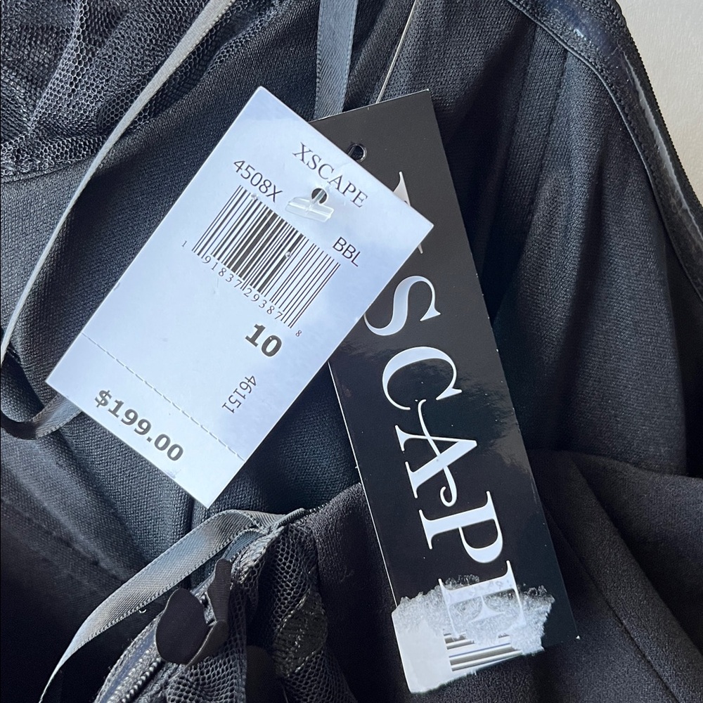 New Xscape Belle Off-the-Shoulder Scuba Crepe Jumpsuit in Black Size 10 - Picture 7 of 8